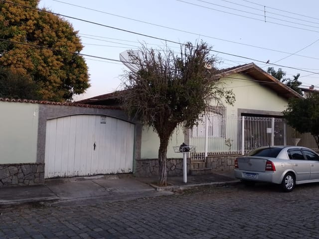 Casa com 518m² 4 quartos e 3 banheiros, à venda, no bairro Centro em Pindamonhangaba