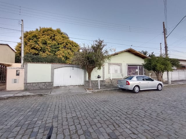 Casa com 518m² 4 quartos e 3 banheiros, à venda, no bairro Centro em Pindamonhangaba