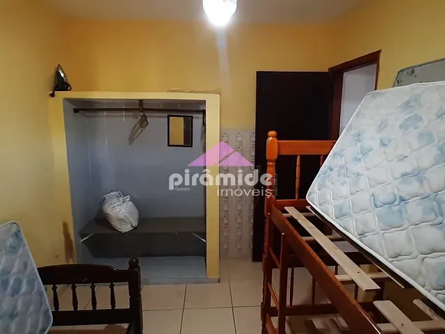 Casa com 300m² 2 quartos e 3 banheiros, à venda, no bairro Martin de Sá em Caraguatatuba