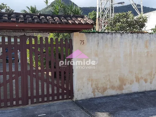 Casa com 300m² 2 quartos e 3 banheiros, à venda, no bairro Martin de Sá em Caraguatatuba
