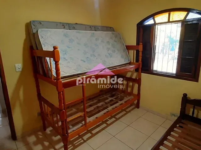 Casa com 300m² 2 quartos e 3 banheiros, à venda, no bairro Martin de Sá em Caraguatatuba
