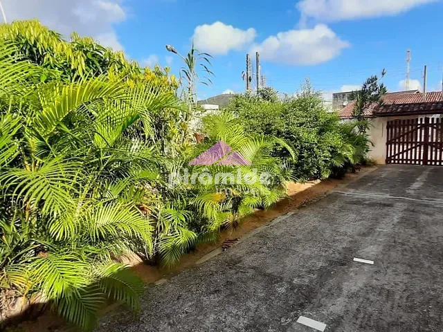Casa com 300m² 2 quartos e 3 banheiros, à venda, no bairro Martin de Sá em Caraguatatuba