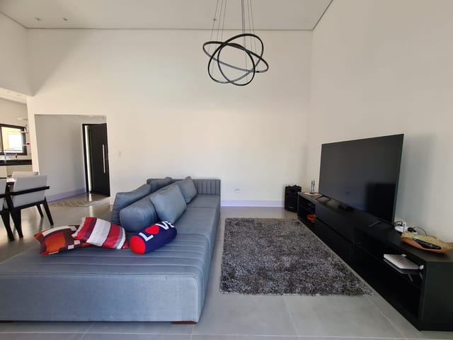 Casa com 435m² 3 quartos e 4 banheiros, à venda, no bairro Mombaça em Pindamonhangaba