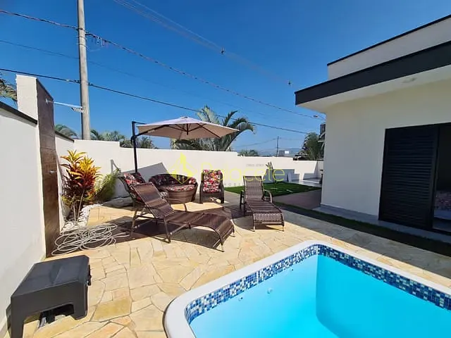 Casa com 435m² 3 quartos e 4 banheiros, à venda, no bairro Mombaça em Pindamonhangaba