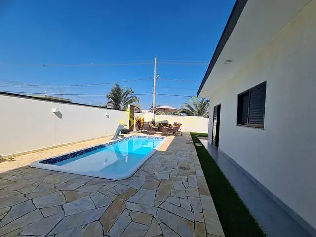 Casa com 435m² 3 quartos e 4 banheiros, à venda, no bairro Mombaça em Pindamonhangaba