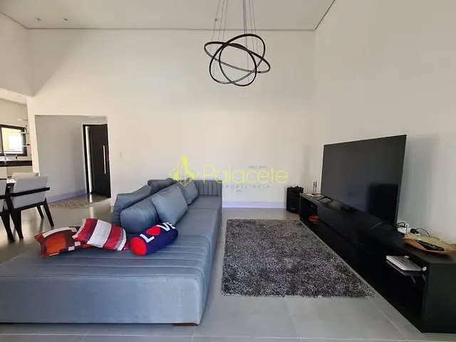 Casa com 435m² 3 quartos e 4 banheiros, à venda, no bairro Mombaça em Pindamonhangaba