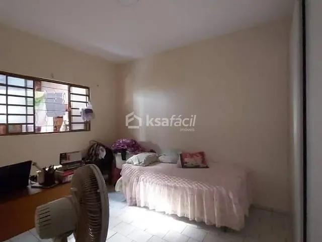 Casa com 360m² 2 quartos e 1 banheiro, à venda, no bairro Jardim Colibrí em Campo Grande