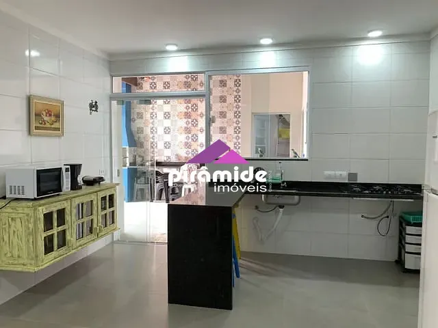 Casa com 150m² 2 quartos e 2 banheiros, à venda, no bairro Jardim Casa Branca em Caraguatatuba
