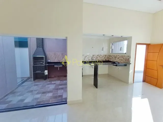Casa com 160m² 3 quartos e 2 banheiros, à venda, no bairro Jardim Oásis em Taubaté