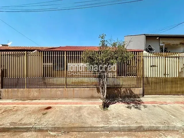 Casa com 300m², à venda, no bairro Indusville em Londrina