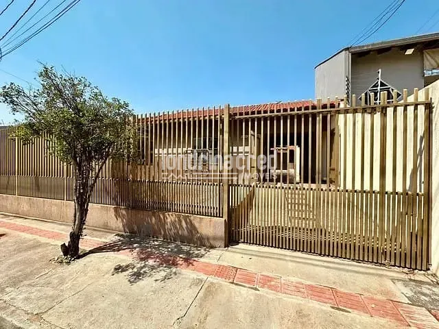 Casa com 300m², à venda, no bairro Indusville em Londrina