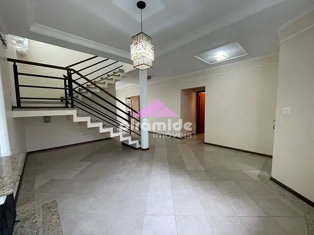Casa com 366m² 4 quartos e 4 banheiros, à venda, no bairro Urbanova em São José dos Campos