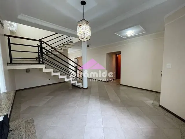 Casa com 366m² 4 quartos e 4 banheiros, à venda, no bairro Urbanova em São José dos Campos
