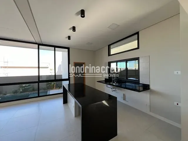 Casa com 255m² 4 quartos e 5 banheiros, à venda, no bairro CONDOMÍNIO ARANGUÁ em Londrina
