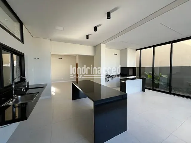 Casa com 255m² 4 quartos e 5 banheiros, à venda, no bairro CONDOMÍNIO ARANGUÁ em Londrina