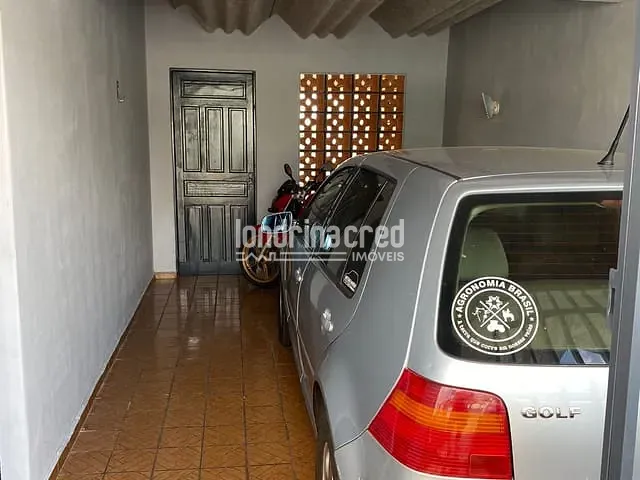 Casa com 200m² 2 quartos e 2 banheiros, à venda, no bairro Conjunto Habitacional Maria Cecília Serrano de Oliveira em Londrina