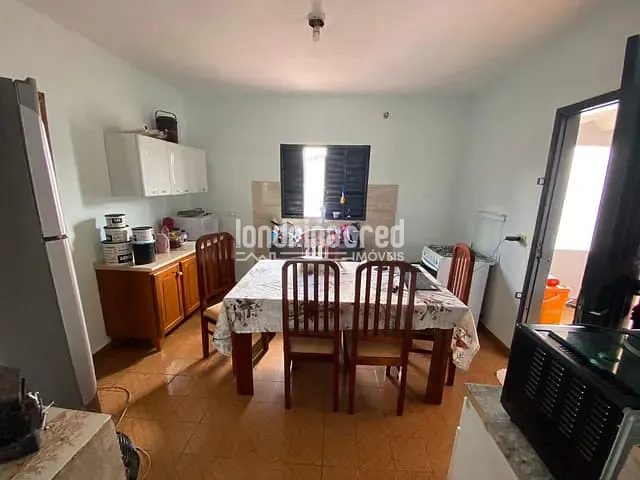 Casa com 200m² 2 quartos e 2 banheiros, à venda, no bairro Conjunto Habitacional Maria Cecília Serrano de Oliveira em Londrina