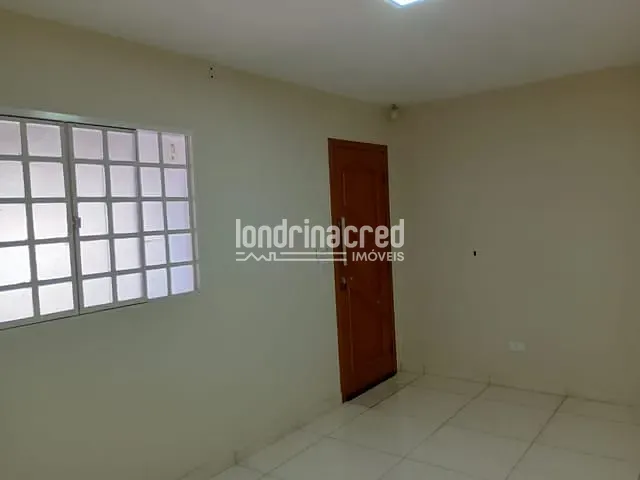 Casa 2 quartos e 2 banheiros, à venda, no bairro Conjunto Residencial Itamaraty em Londrina