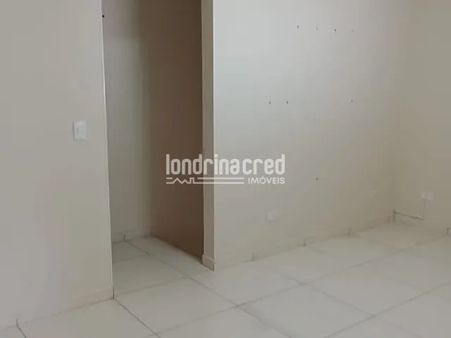 Casa 2 quartos e 2 banheiros, à venda, no bairro Conjunto Residencial Itamaraty em Londrina