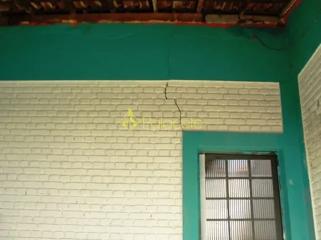 Casa com 300m² 2 quartos e 1 banheiro, à venda, no bairro Chácara Galega em Pindamonhangaba