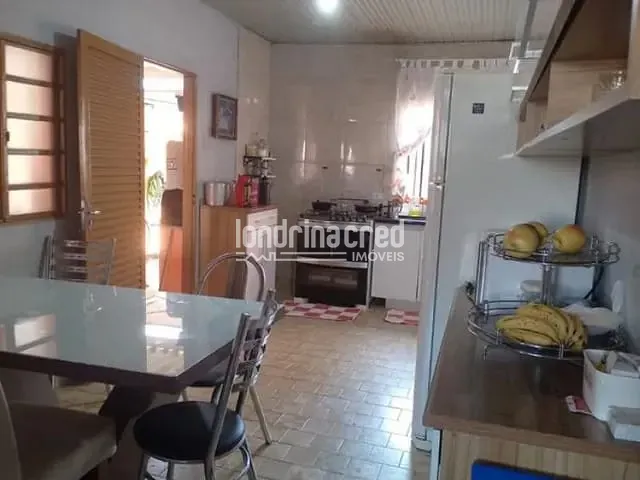 Casa com 280m² 2 quartos e 2 banheiros, à venda, no bairro Ideal em Londrina
