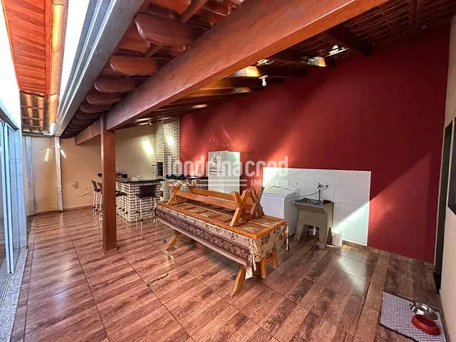 Casa com 250m² 3 quartos e 2 banheiros, à venda, no bairro Jardim Continental em Londrina