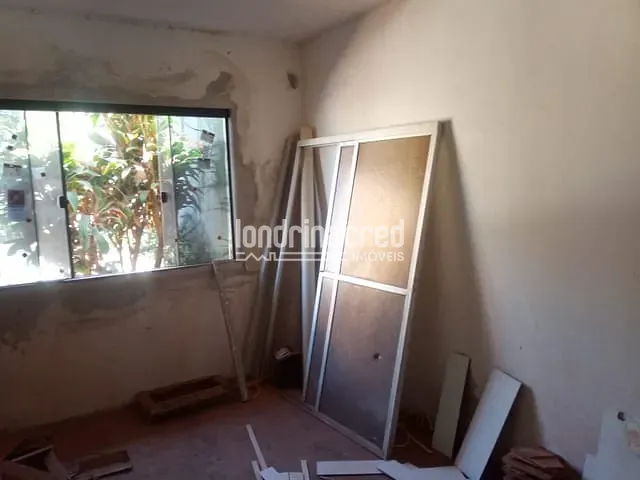 Casa com 300m² 3 quartos e 3 banheiros, à venda, no bairro Bandeirantes em Londrina