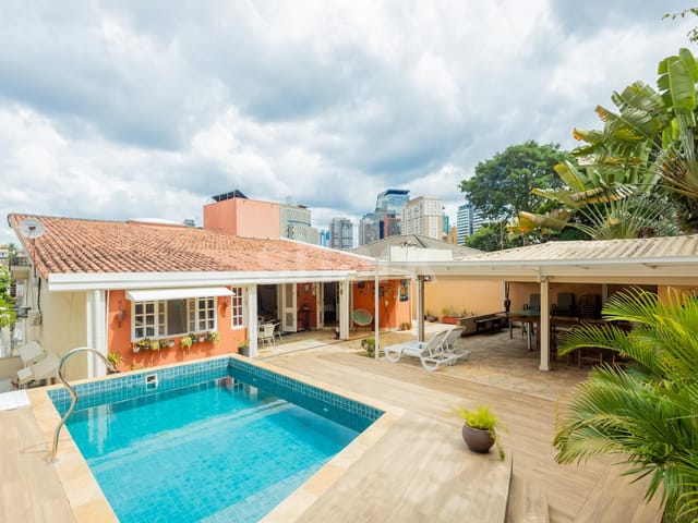 Casa com 560m² 4 quartos e 6 banheiros, à venda, no bairro Alphaville Residencial Um em Barueri