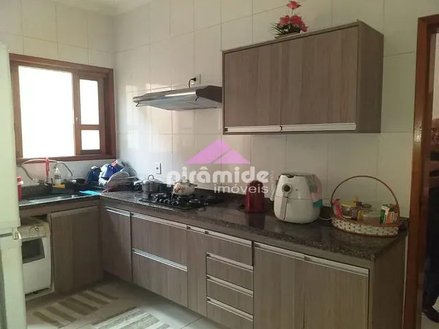 Casa com 150m² 3 quartos e 2 banheiros, à venda, no bairro Jardim Anhembi em São José dos Campos