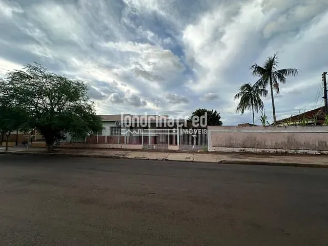 Casa com 600m² 3 quartos e 1 banheiro, à venda, no bairro Leonor em Londrina