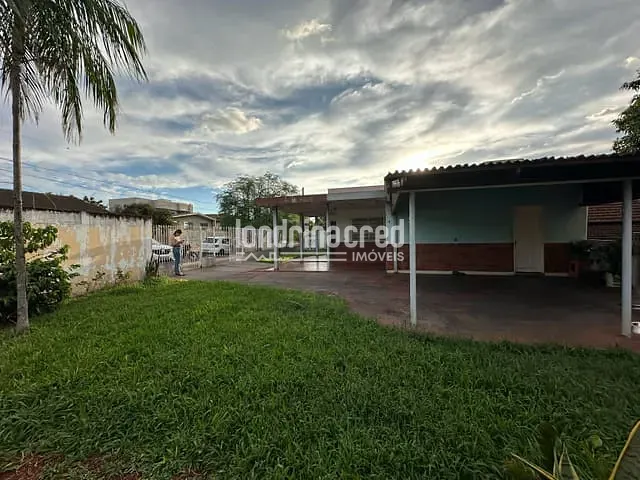 Casa com 600m² 3 quartos e 1 banheiro, à venda, no bairro Leonor em Londrina