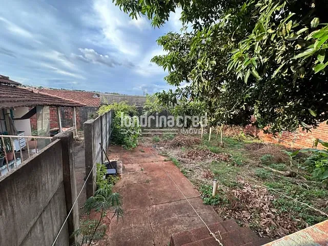 Casa com 600m² 3 quartos e 1 banheiro, à venda, no bairro Leonor em Londrina
