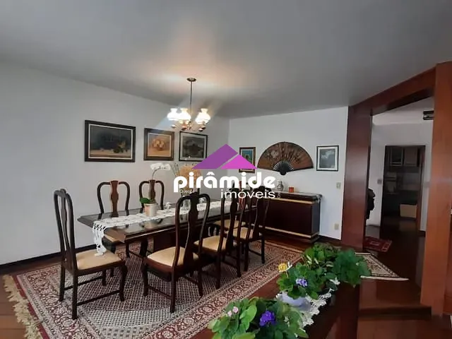 Casa com 360m² 4 quartos e 5 banheiros, à venda, no bairro Jardim das Colinas em São José dos Campos