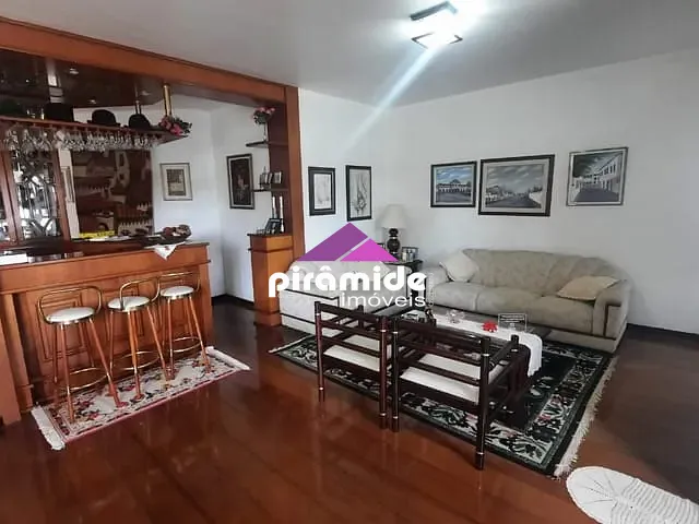 Casa com 360m² 4 quartos e 5 banheiros, à venda, no bairro Jardim das Colinas em São José dos Campos