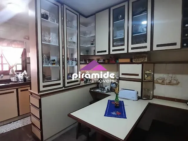 Casa com 360m² 4 quartos e 5 banheiros, à venda, no bairro Jardim das Colinas em São José dos Campos