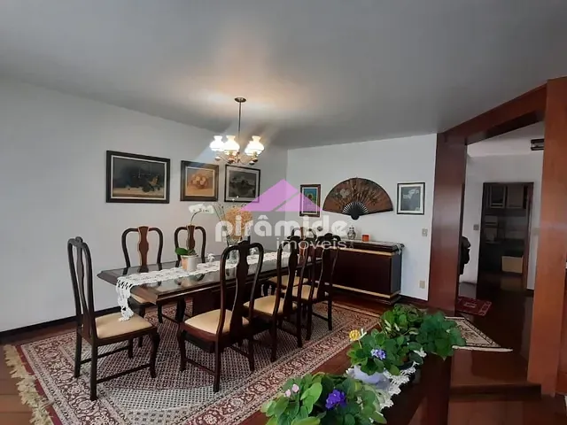 Casa com 360m² 4 quartos e 5 banheiros, à venda, no bairro Jardim das Colinas em São José dos Campos