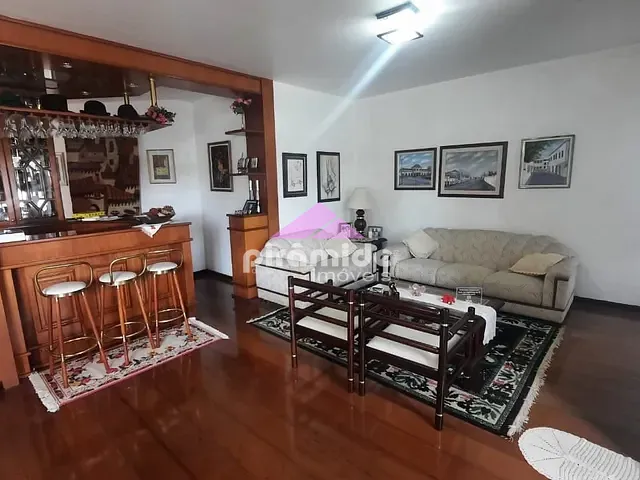 Casa com 360m² 4 quartos e 5 banheiros, à venda, no bairro Jardim das Colinas em São José dos Campos