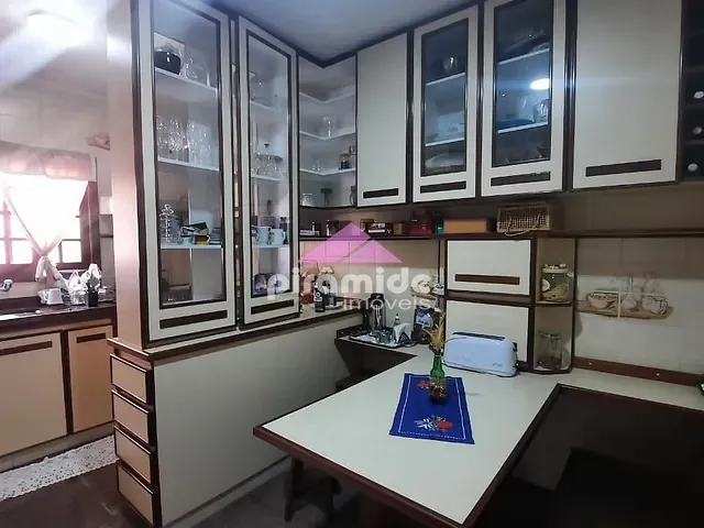 Casa com 360m² 4 quartos e 5 banheiros, à venda, no bairro Jardim das Colinas em São José dos Campos