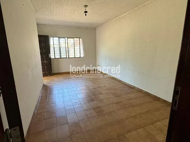 Casa com 377m² 2 quartos e 2 banheiros, à venda, no bairro Jardim Adriana I em Londrina
