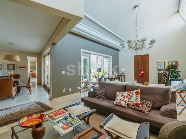 Casa com 700m² 4 quartos e 4 banheiros, à venda, no bairro Alphaville em Santana de Parnaíba