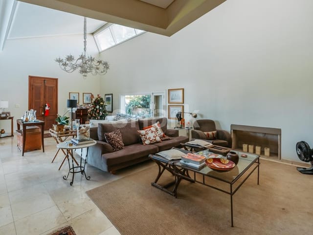 Casa com 700m² 4 quartos e 4 banheiros, à venda, no bairro Alphaville em Santana de Parnaíba