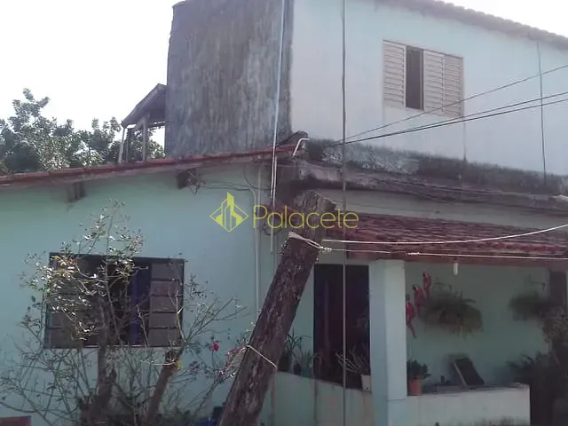Casa à venda, no bairro Centro em Potim