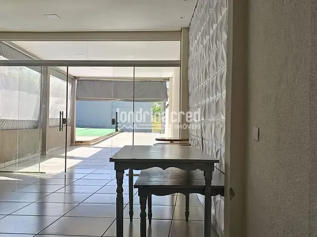 Casa com 350m², à venda, no bairro Semprebom em Ibiporã