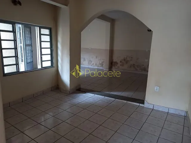 Casa com 490m² 7 quartos e 2 banheiros, à venda, no bairro Jardim Russi em Taubaté