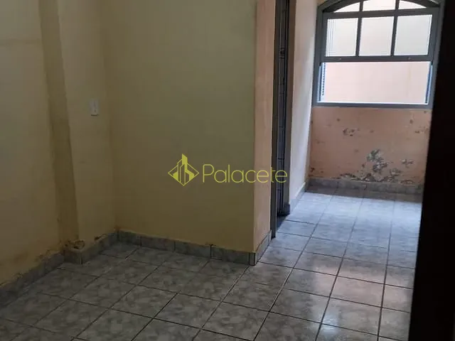 Casa com 490m² 7 quartos e 2 banheiros, à venda, no bairro Jardim Russi em Taubaté