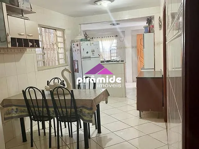Casa com 222m² 3 quartos e 2 banheiros, à venda, no bairro Monte Castelo em São José dos Campos