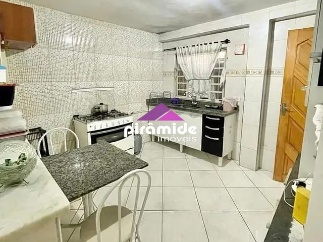 Casa com 222m² 3 quartos e 2 banheiros, à venda, no bairro Monte Castelo em São José dos Campos
