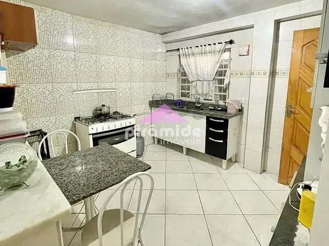 Casa com 222m² 3 quartos e 2 banheiros, à venda, no bairro Monte Castelo em São José dos Campos