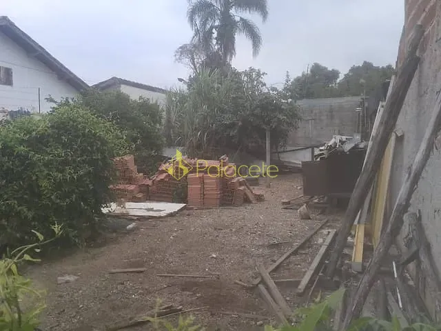Casa com 250m² 2 quartos e 1 banheiro, à venda, no bairro Conjunto Residencial Araretama em Pindamonhangaba