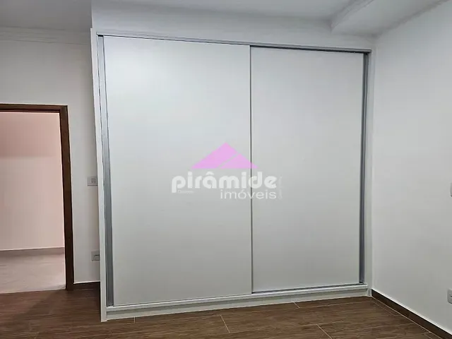 Casa com 300m² 3 quartos e 2 banheiros, à venda, no bairro Condomínio Terras do Vale em Caçapava